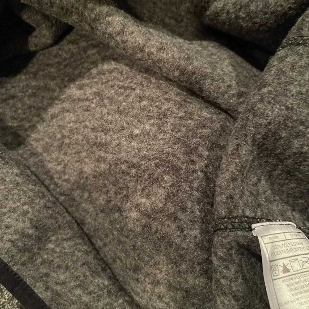 Antigua Raiders men’s heathered black and gray 1/4 zip fleece